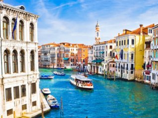 <b>Beautiful Venice Canal BB Wallpaper</b>