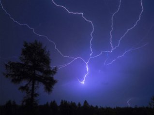 Lightning 320x240 wallpapers