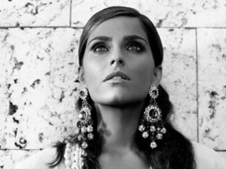 Nelly Furtado 320x240 wallpapers