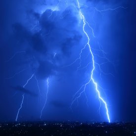 <b>Cool Lightning Strikes 1280x1280 wallpaper</b>