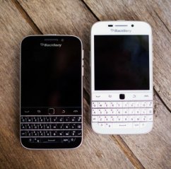 <b>BlackBerry to stop manufacture of Classic smartph</b>