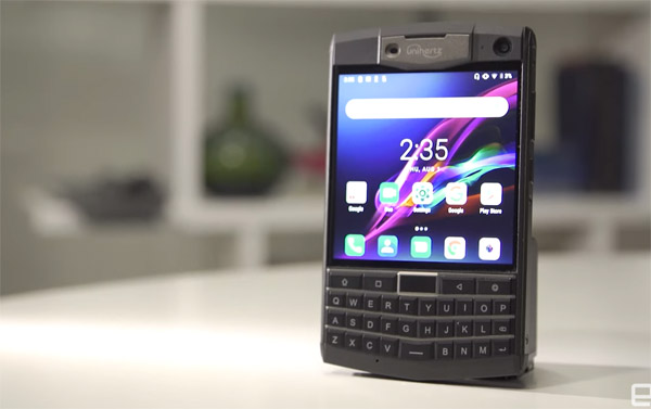 <b>Unihertz Titan Hands-On: Not just a BlackBerry kn</b>
