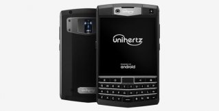 <b>Miss BlackBerry? Here's the Unihertz Titan</b>